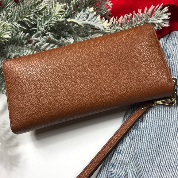 Michael Kors Jet Set Travel continental wallet - Picture 3 of 7